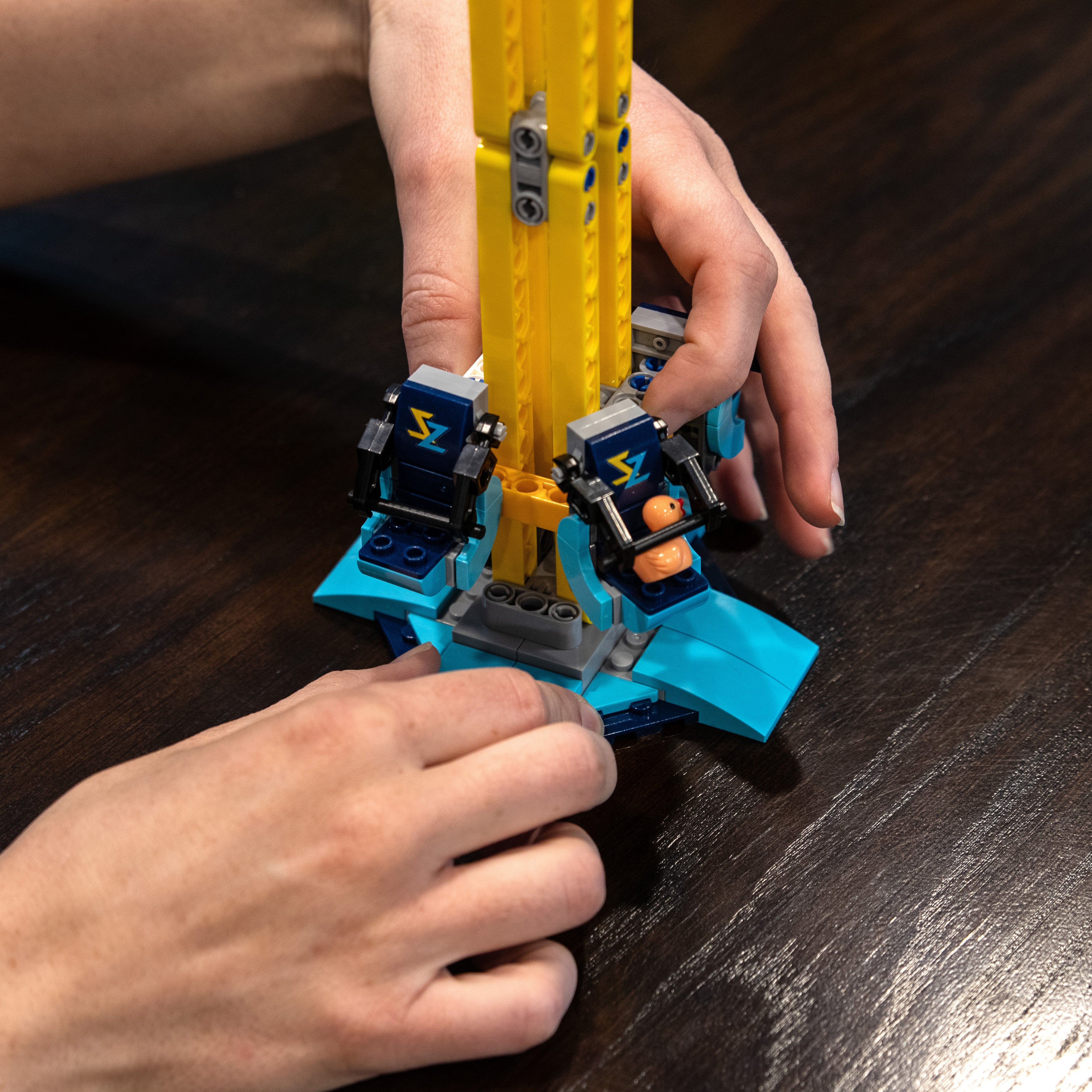 Strike Zone Drop Tower Amusement Ride Brick Set