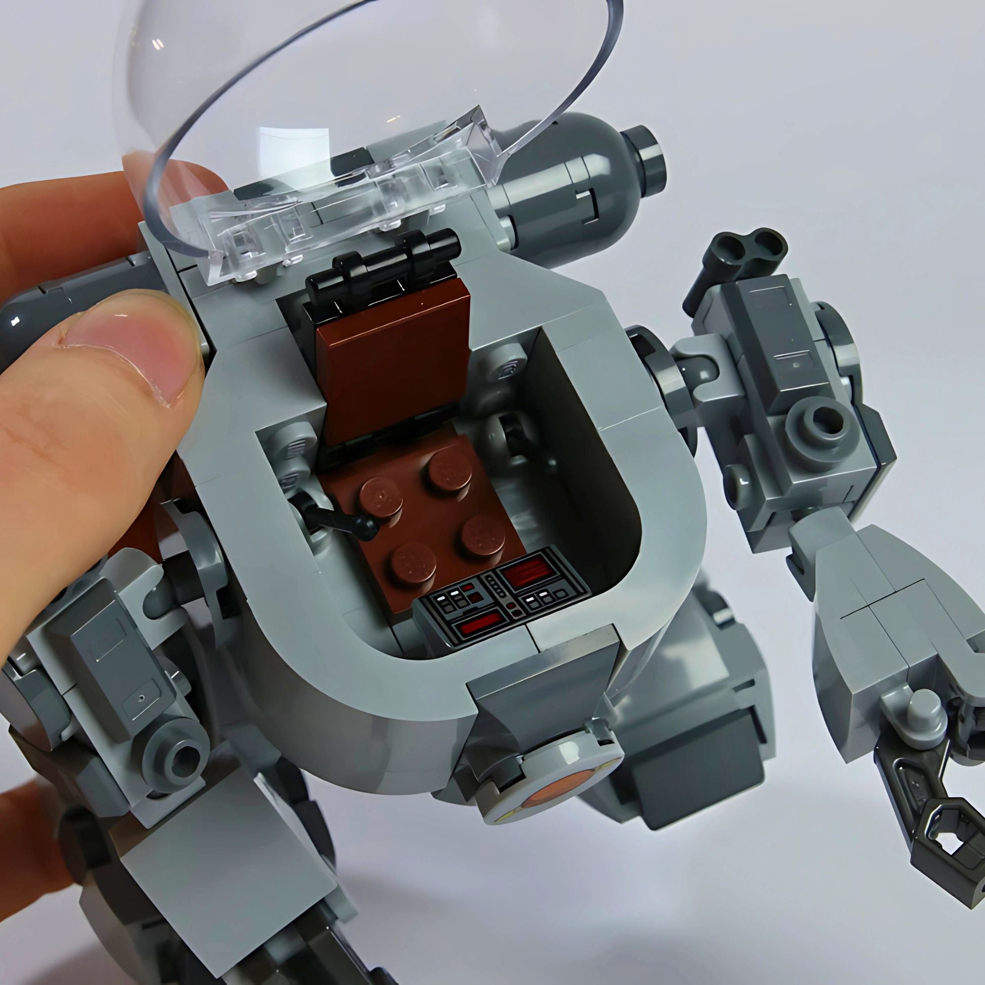Sukoshi Mech – Exclusive Limited Edition LEGO Brick Build