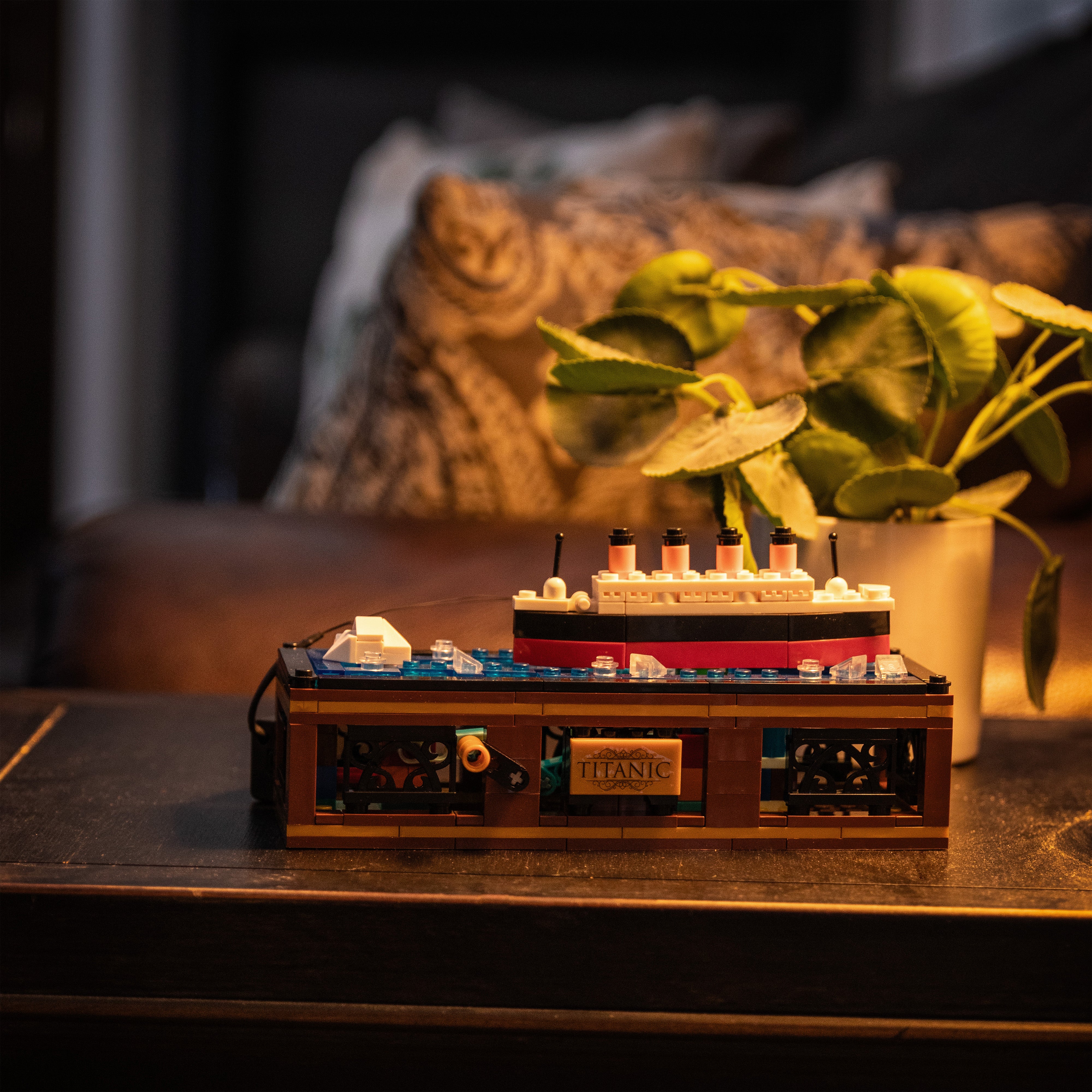 Moving Titanic Ship Brick Set - with LED Light Kit