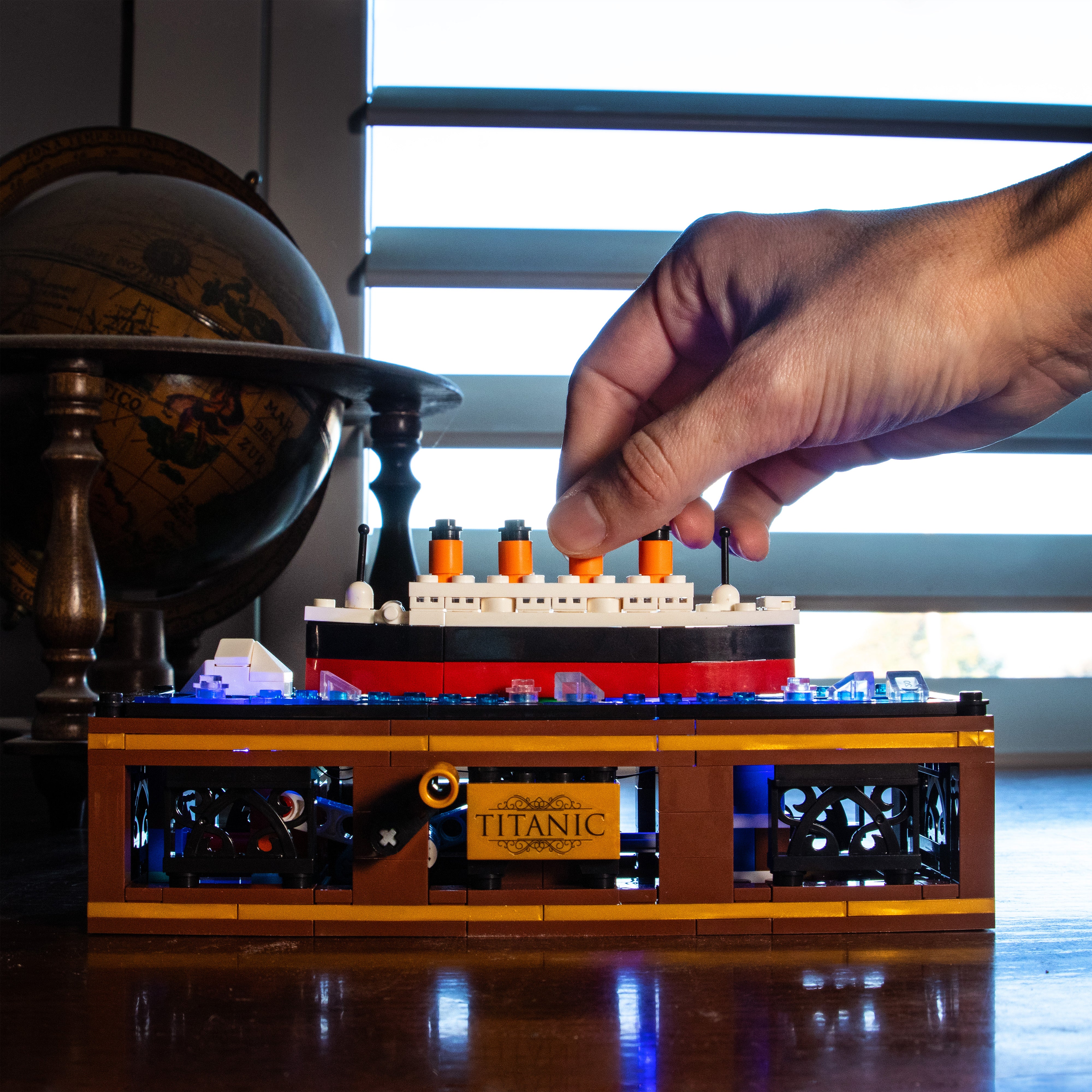 Moving Titanic Ship Brick Set - with LED Light Kit
