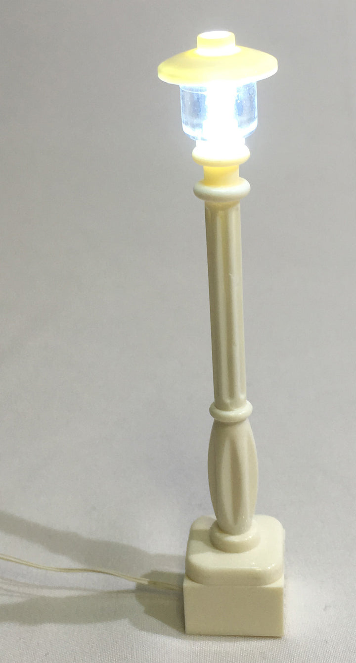 Street-Lamp-Single-White-Post-with-white-LED-LIGHT-LINX--works-with-LEGO-bricks-by-Brick-Loot