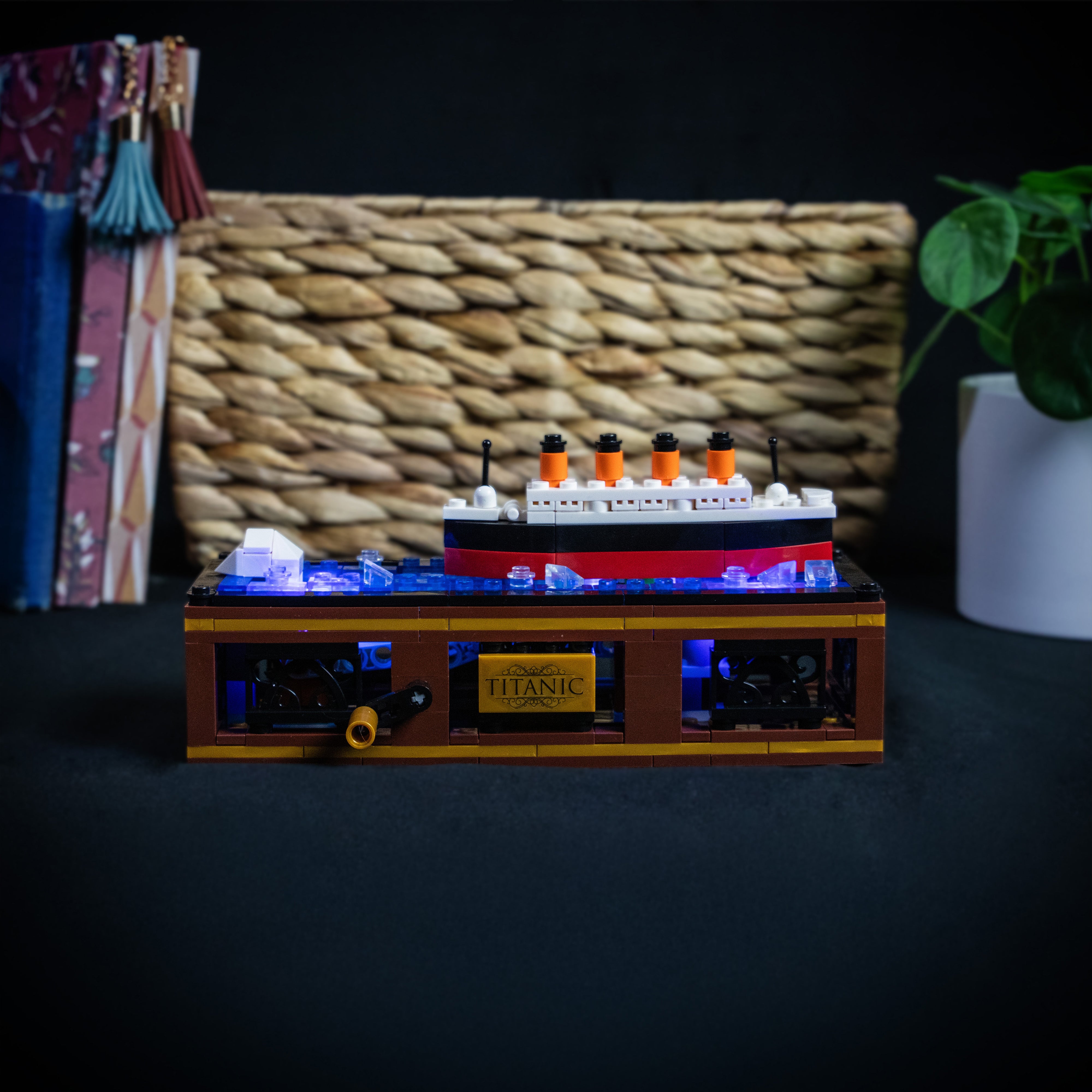 Moving Titanic Ship Brick Set - with LED Light Kit