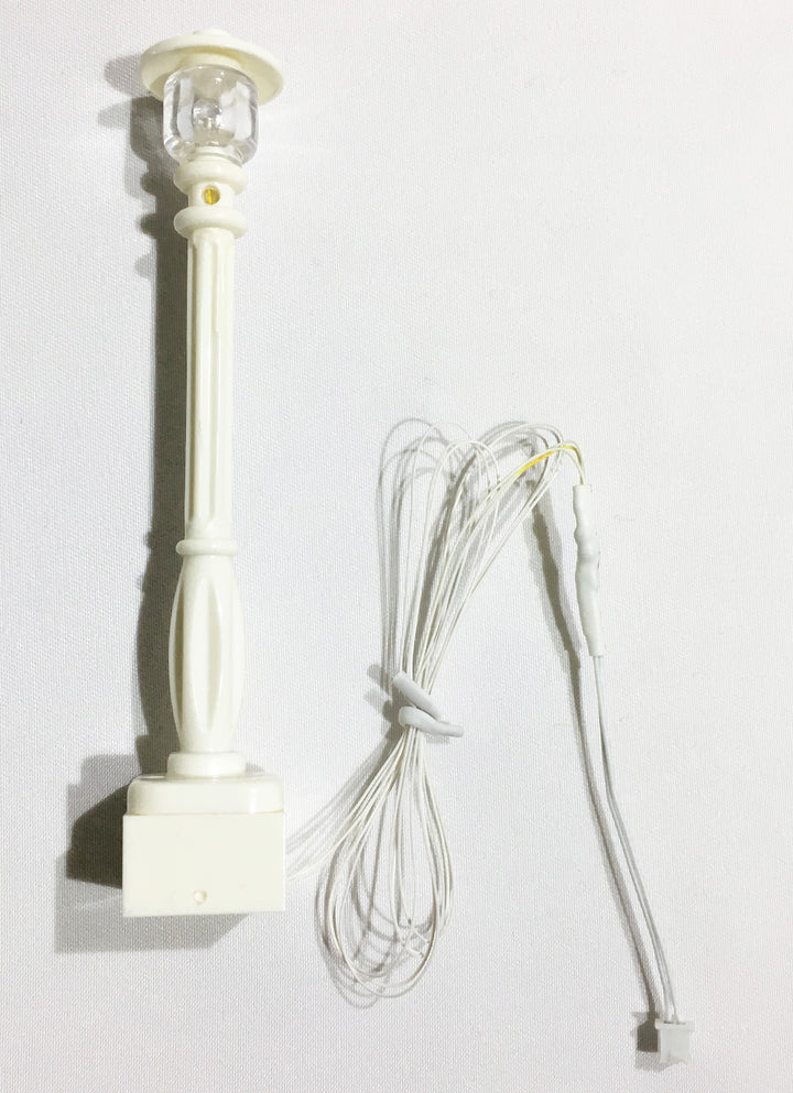 Street-Lamp-Single-White-Post-with-amber-LED-LIGHT-LINX--works-with-LEGO-bricks-by-Brick-Loot