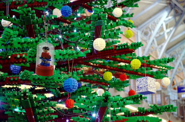 LEGO®-Minifigure-Key-Chain-Christmas-Tree-Ornament-with-minifigures-included-red-sold-by-Brick-Loot-displayed-on-a-Christmas-tree