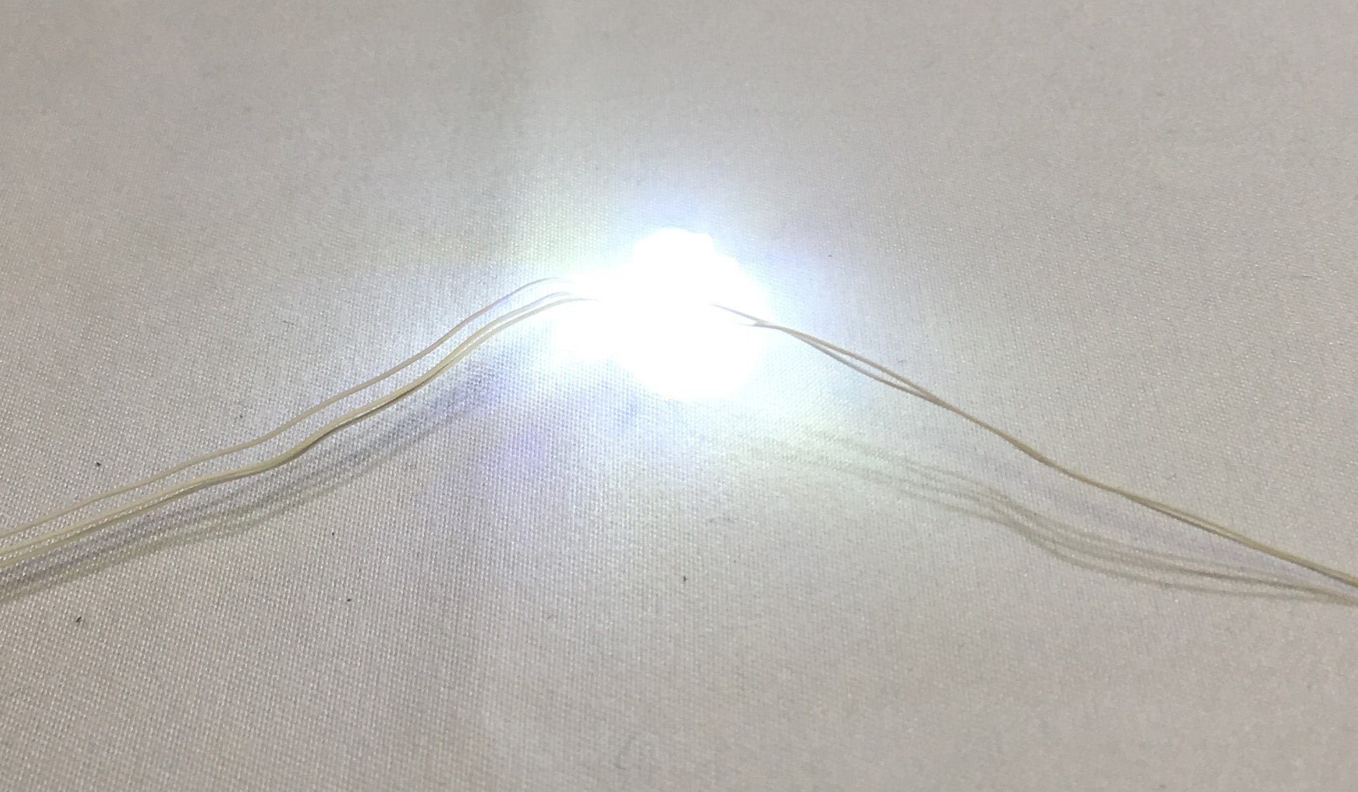 1x1-White-Translucent-Round-Plate-LED-LIGHT-LINX-Create-Your-Own-LED-String-works-with-LEGO-bricks-by-Brick-Loot